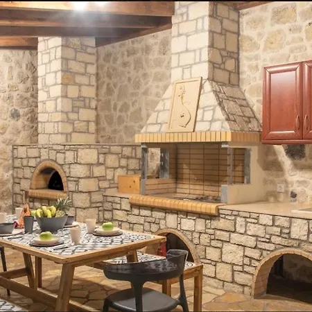 Kermes Heated Pool Κουρνάς